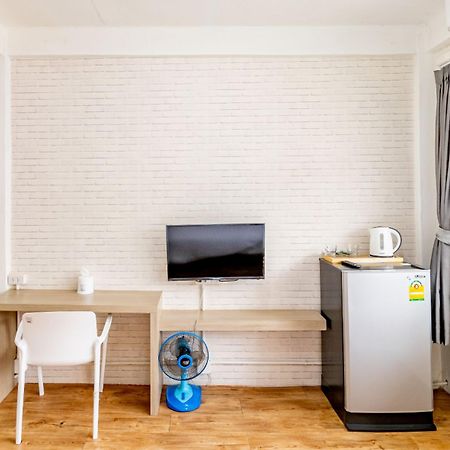 Ze Residence Bang Aor Station Bangkok Bagian luar foto