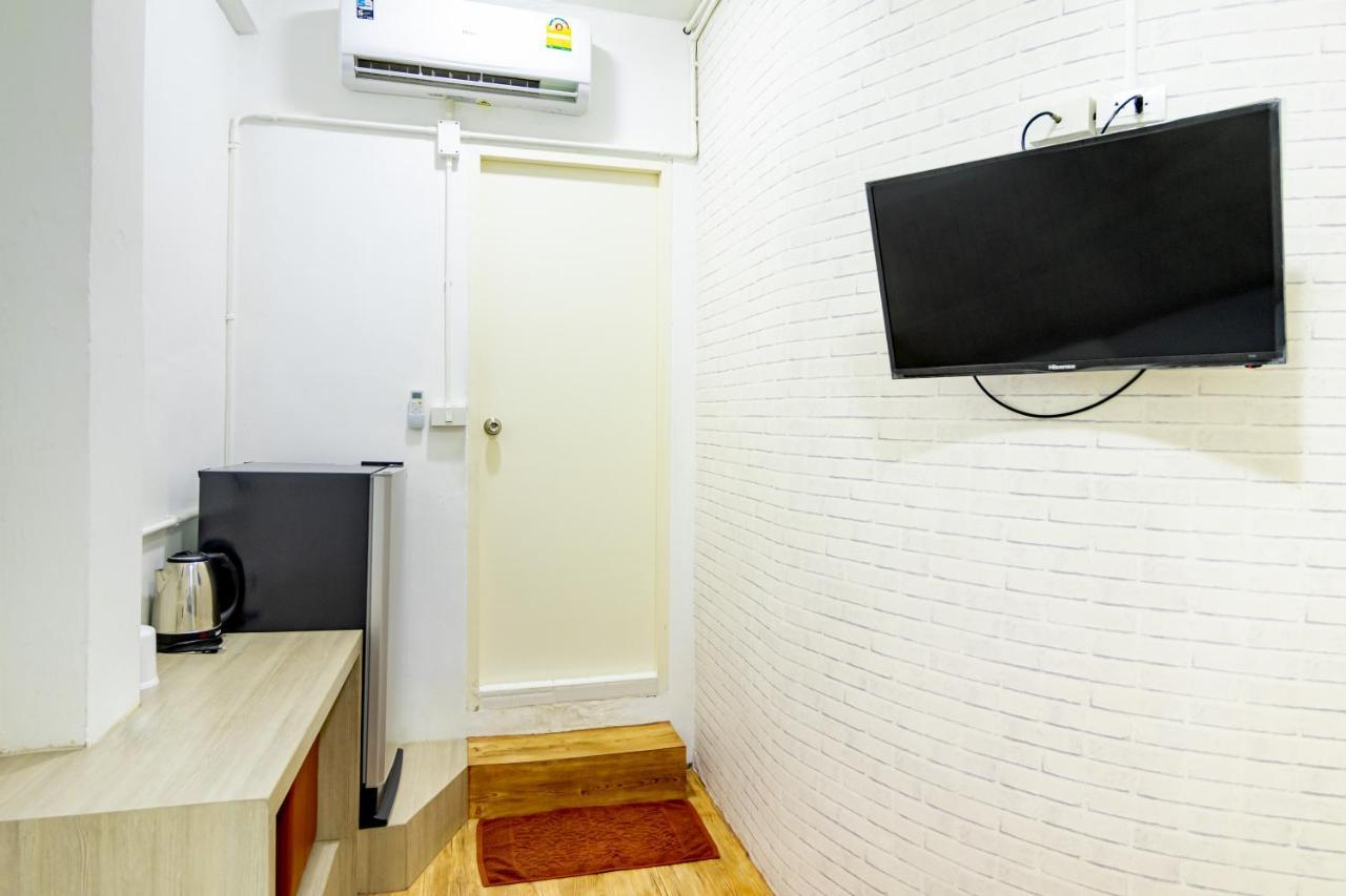 Ze Residence Bang Aor Station Bangkok Bagian luar foto