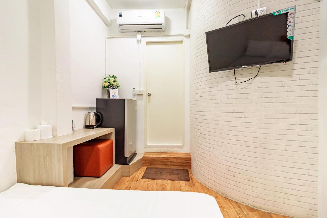 Ze Residence Bang Aor Station Bangkok Bagian luar foto