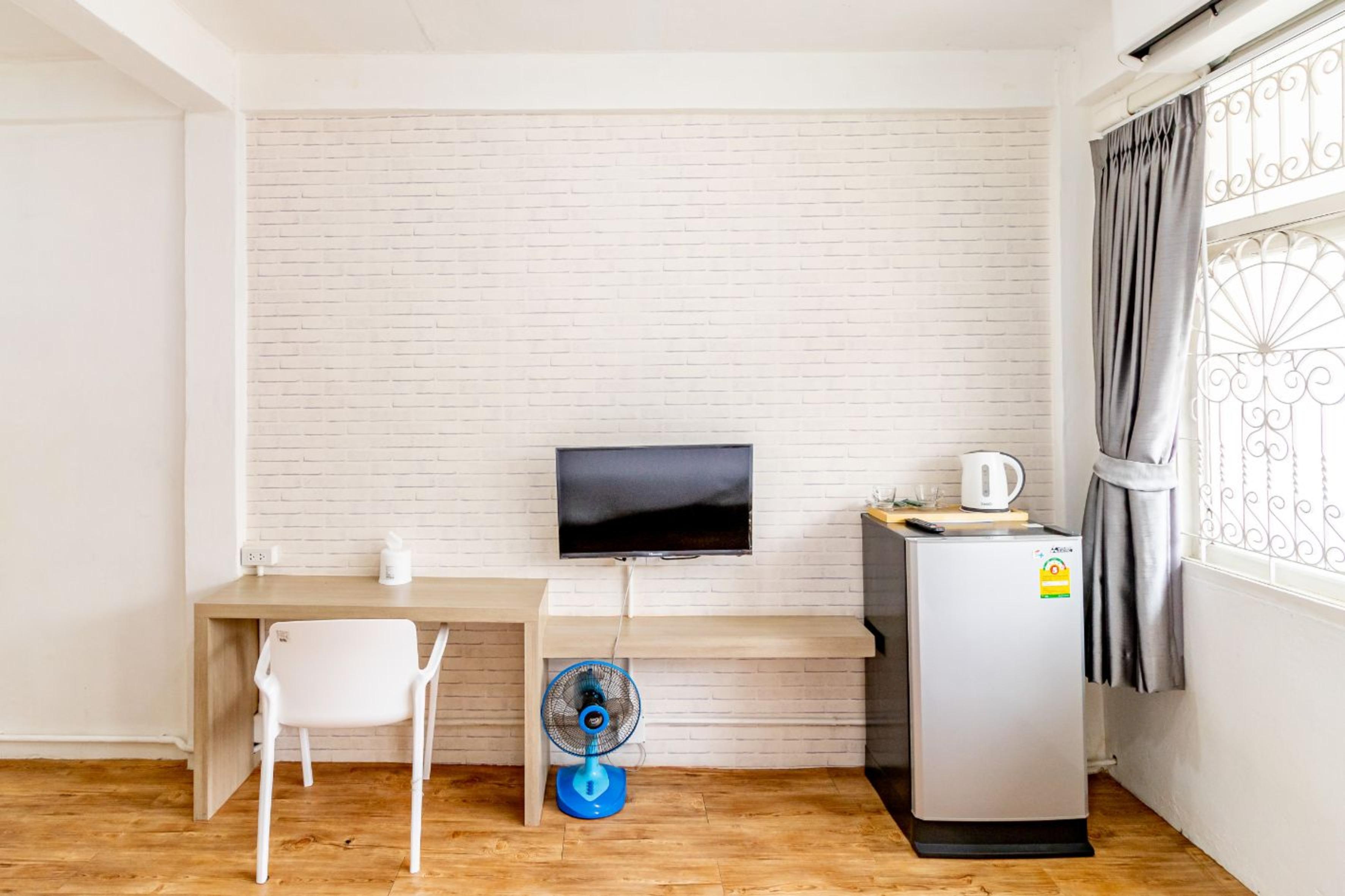 Ze Residence Bang Aor Station Bangkok Bagian luar foto