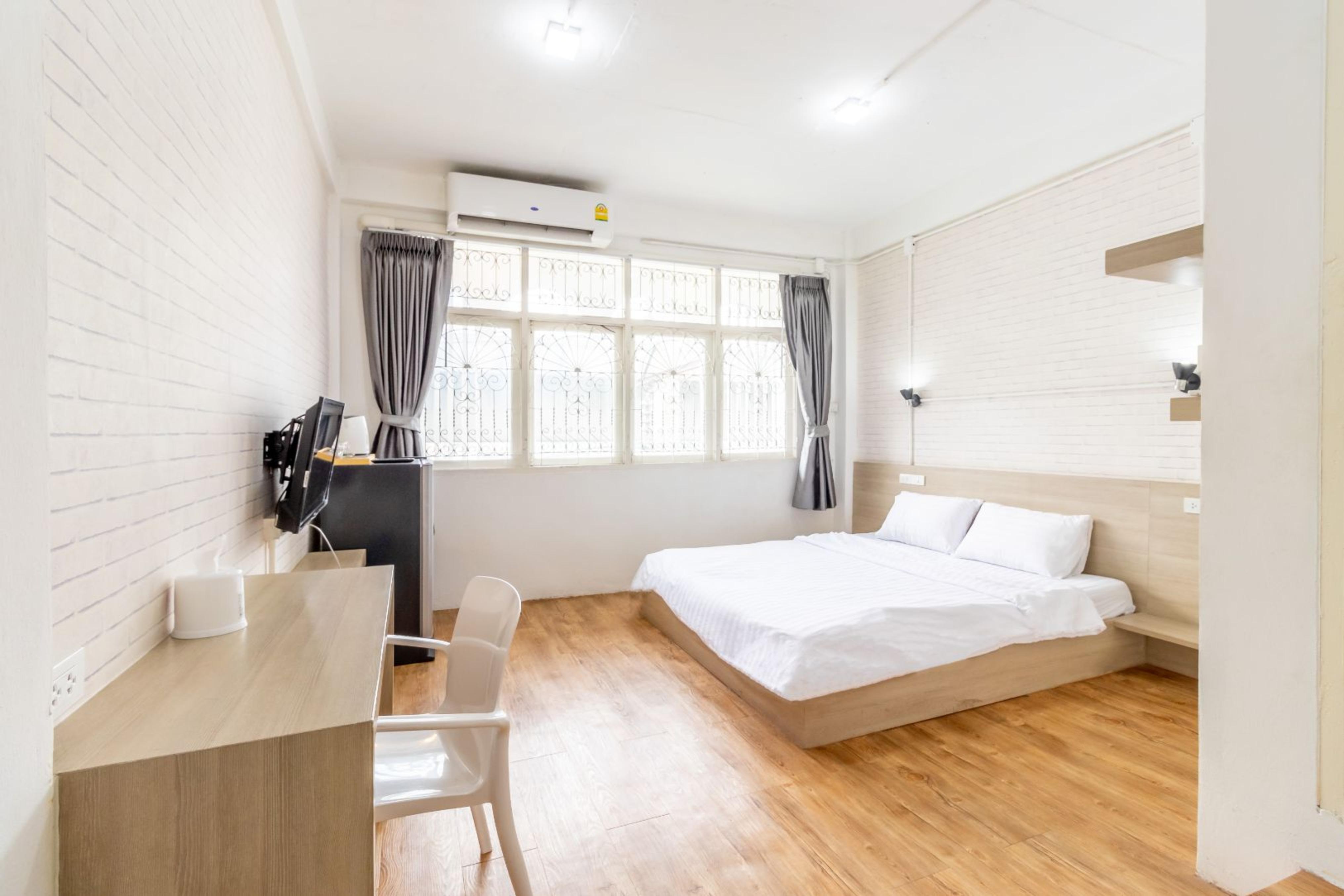Ze Residence Bang Aor Station Bangkok Bagian luar foto