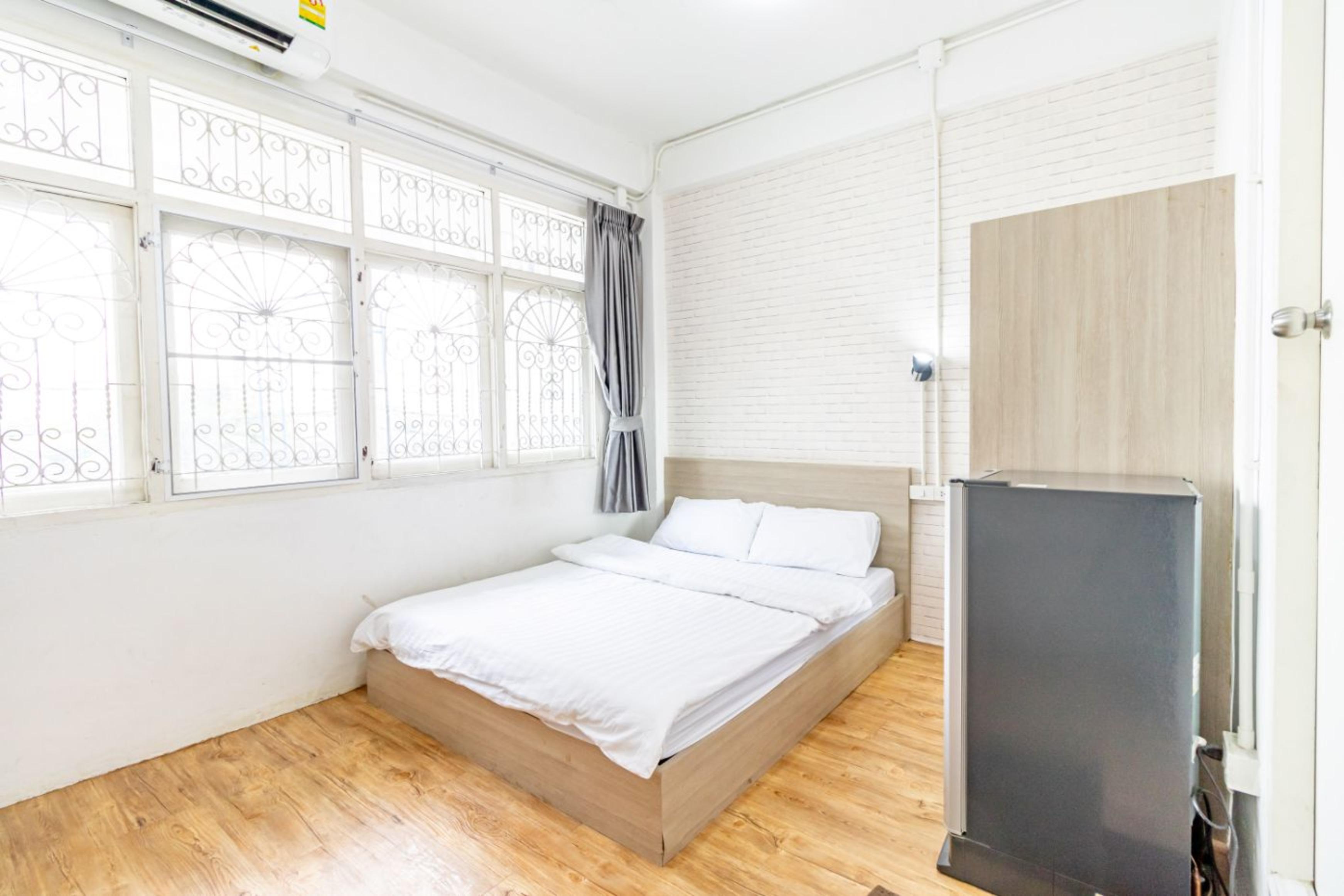 Ze Residence Bang Aor Station Bangkok Bagian luar foto