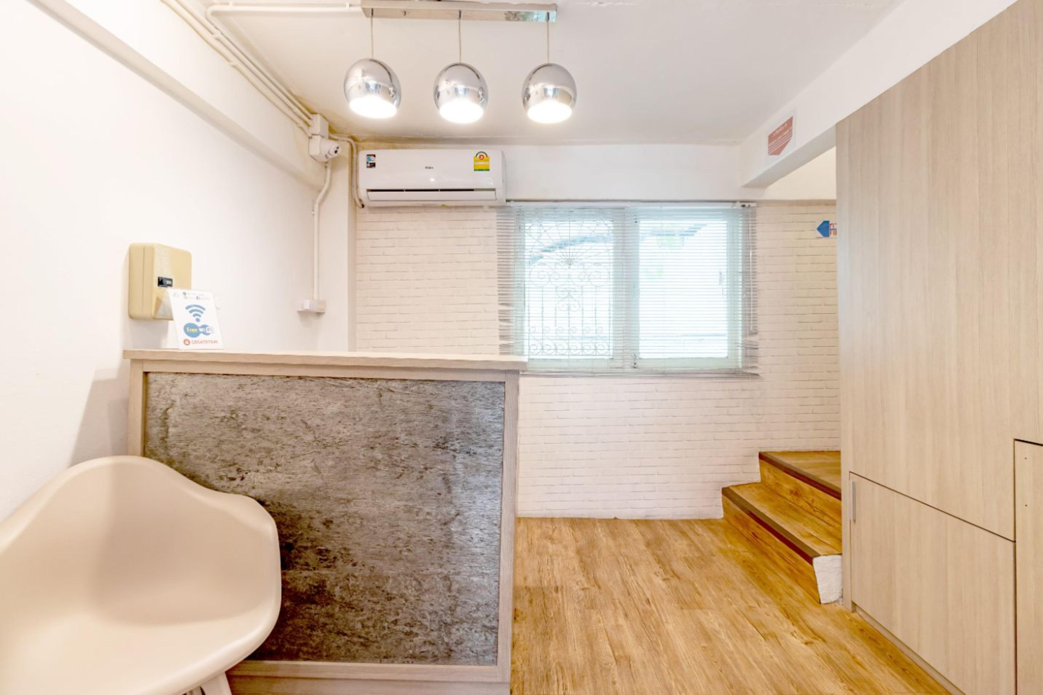 Ze Residence Bang Aor Station Bangkok Bagian luar foto