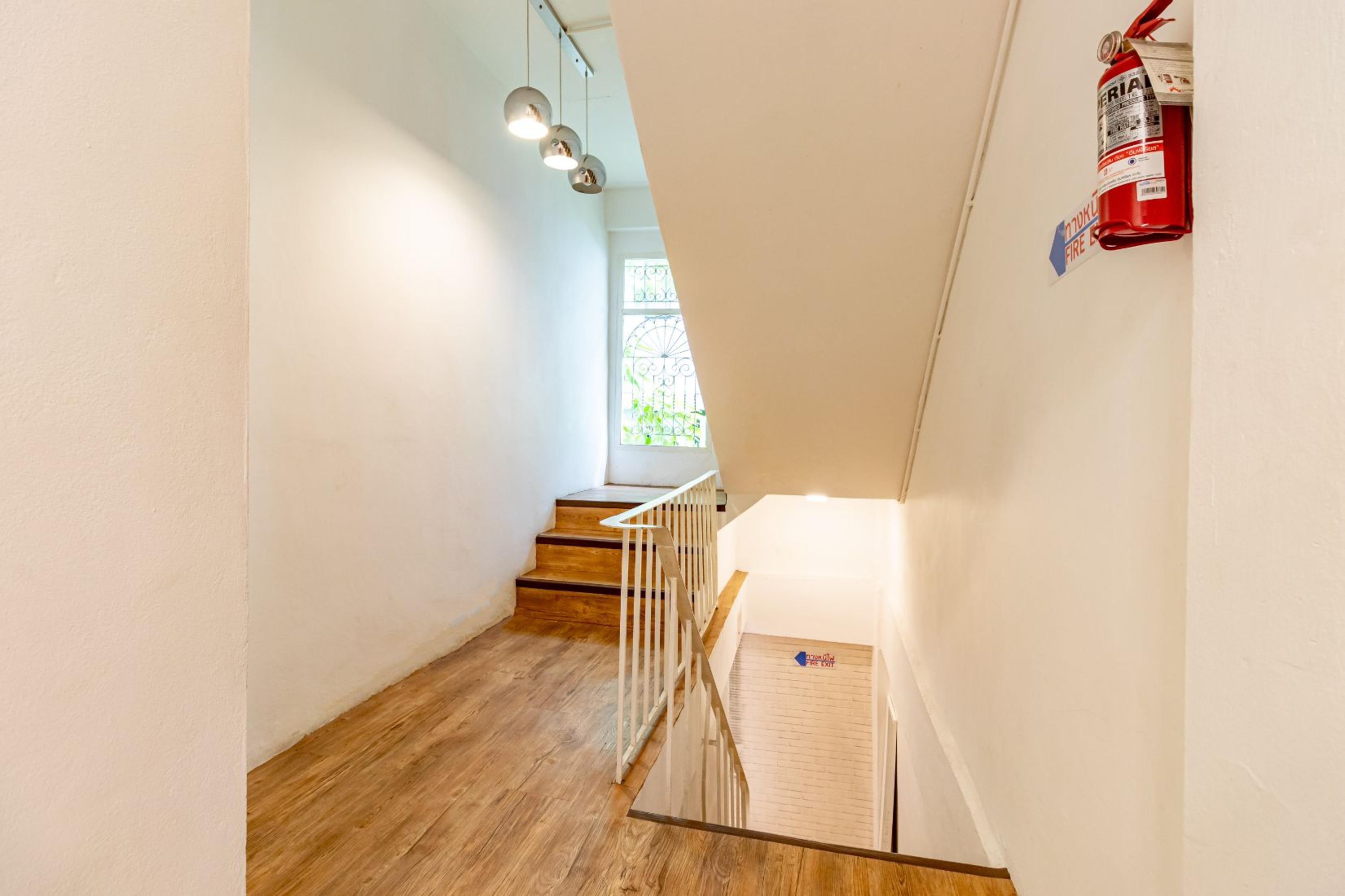 Ze Residence Bang Aor Station Bangkok Bagian luar foto