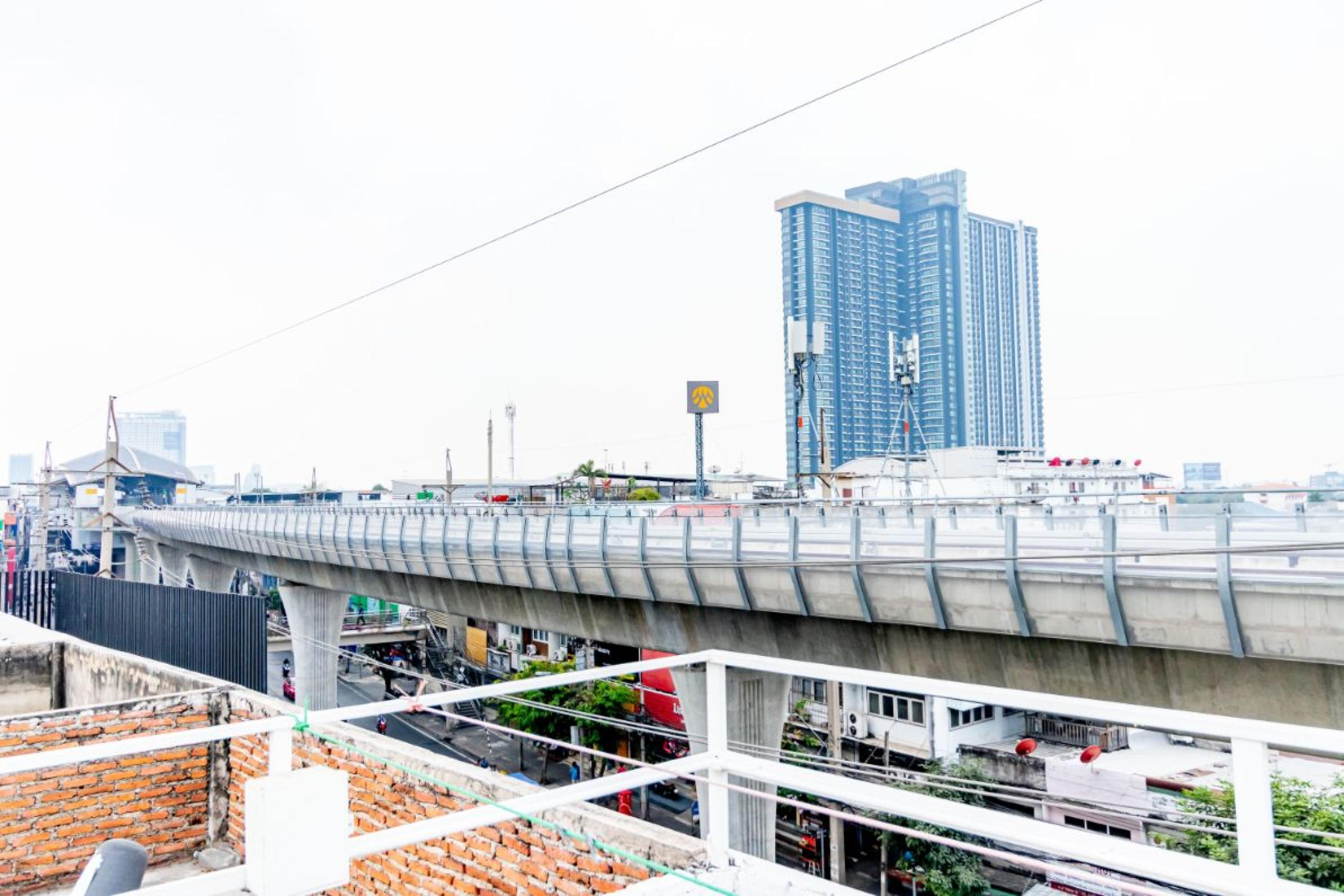 Ze Residence Bang Aor Station Bangkok Bagian luar foto